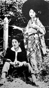 竹久夢二（左）とモデル兼愛人であったお葉（右）